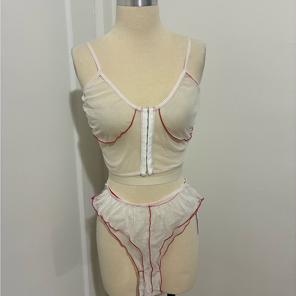White and red Mesh set